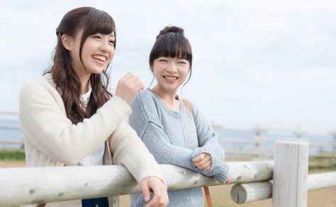 女性たちの笑顔の写真